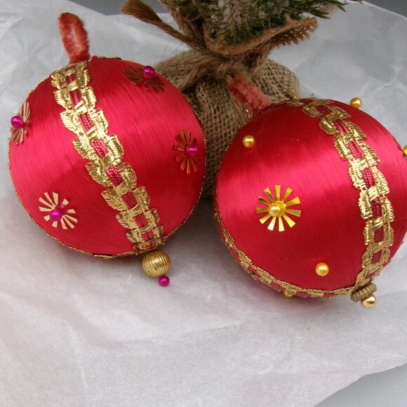 5 Red White Push Pin Christmas Ornaments, Satin Beaded Sequins, Vintage Handmade - Picture 4 of 7